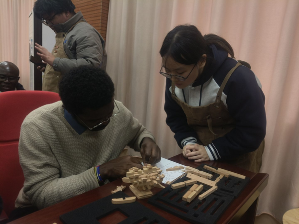 2025.11.27丝路项目搭桥梁 榫卯技艺传匠心3.png