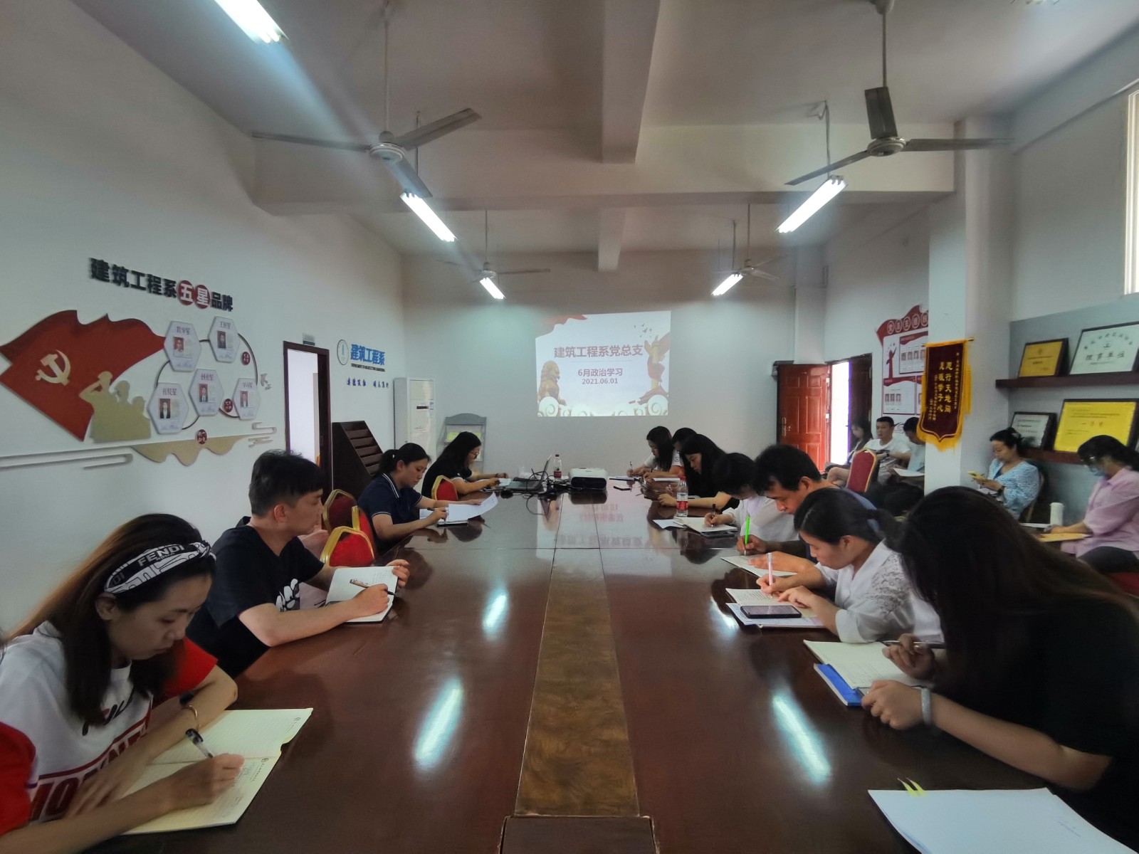 6月政治学习.jpg 6月政治学习.jpg